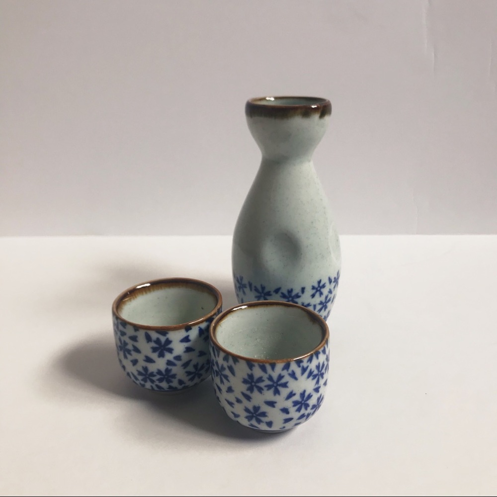 Sake Vase and Cup Set